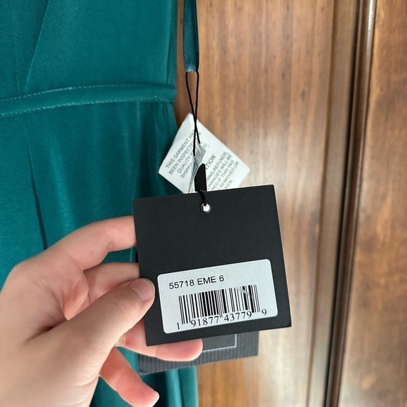 IEENA FOR MAC DUGGAL Beaded Cap Sleeve Bateau Column Dress In Emerald Green - Picture 6 of 8